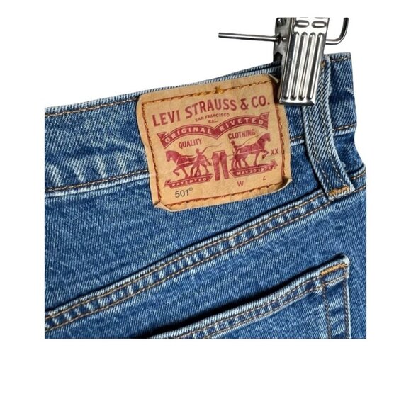 LEVI’S 501 Classic High Rise Button Fly Women’s Size 31 Denim Shorts 56327-0055 - Picture 7 of 9